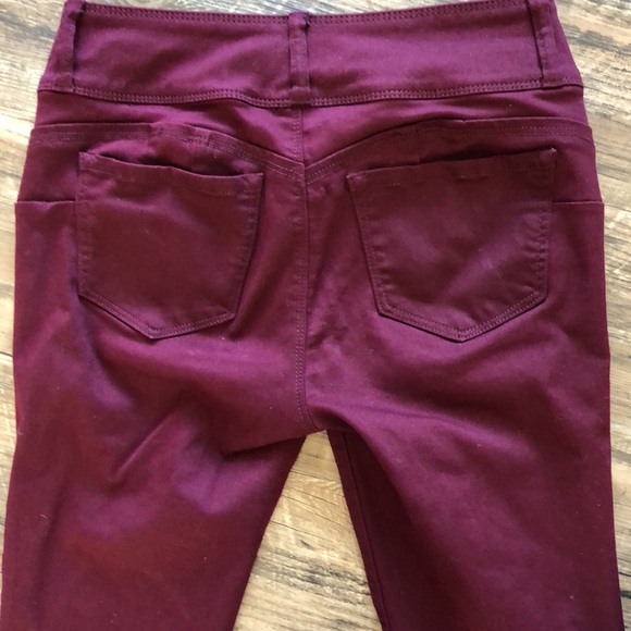 Wax Jeans burgundy capris - Picture 10 of 10